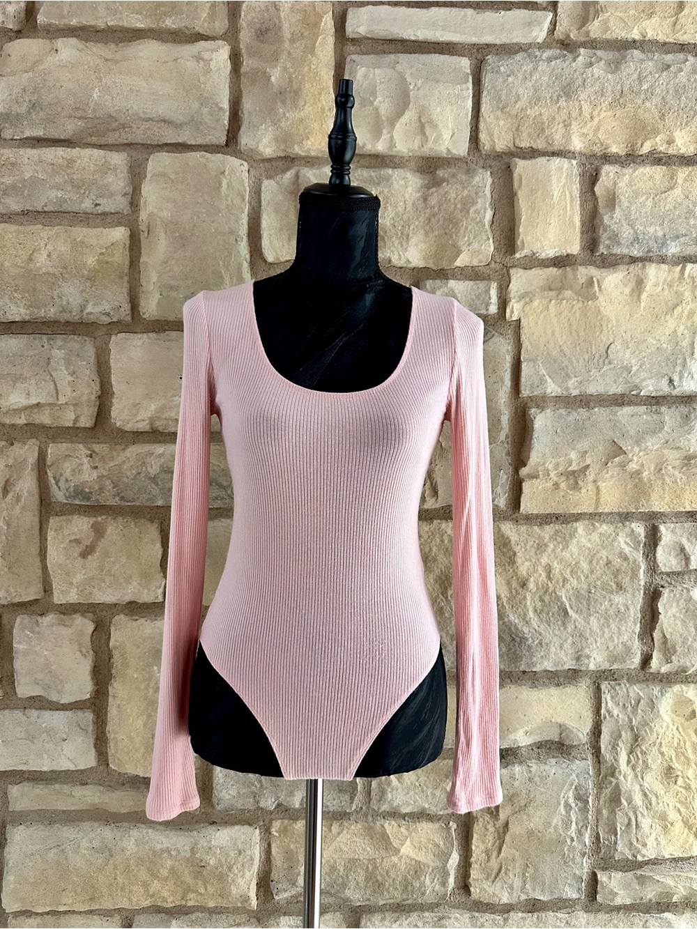Forever 21 Light Pink Ribbed Scoop Neck Long Sleeve Bodysuit